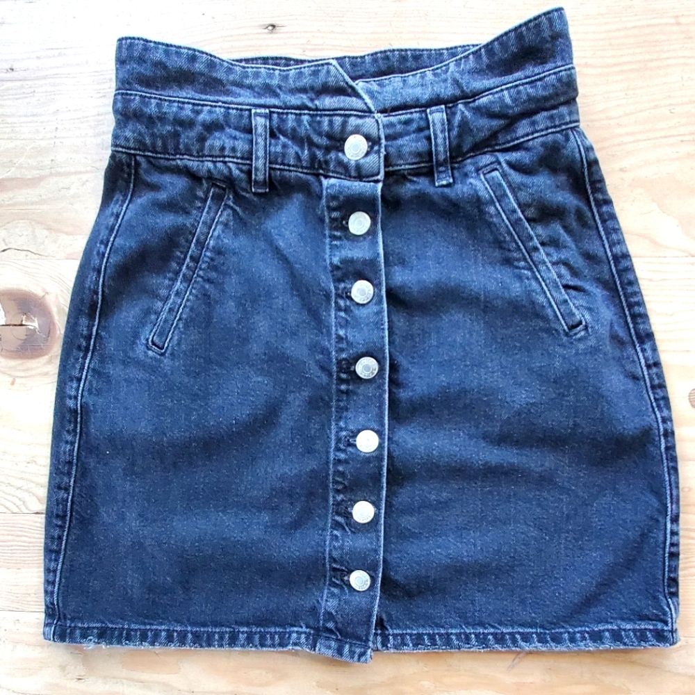 Pilcro black jean skirt size 4